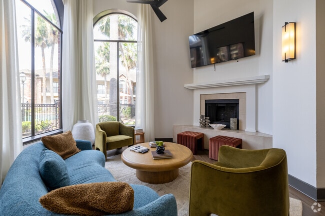 Clubhouse - The Elle Collection