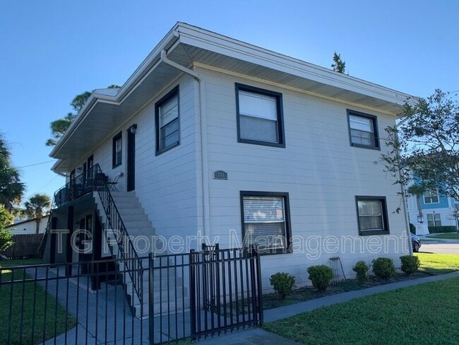 Building Photo - 211 9th St