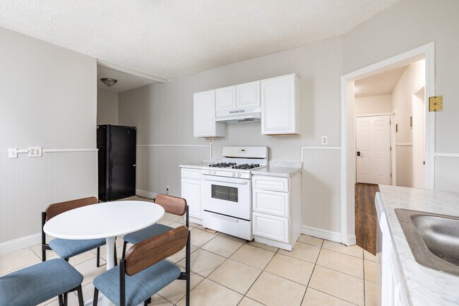 Building Photo - 17 Cawfield St