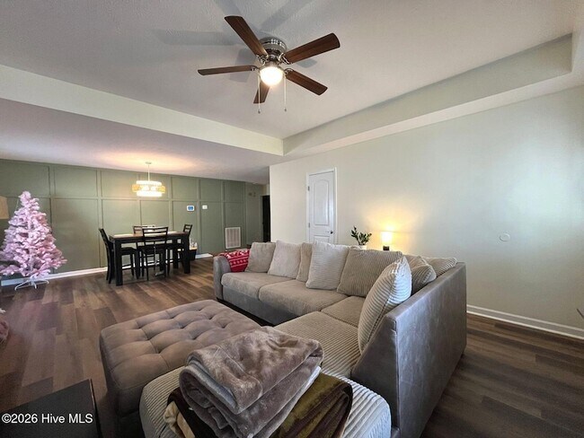 Foto del edificio - 323 Tokay Dr