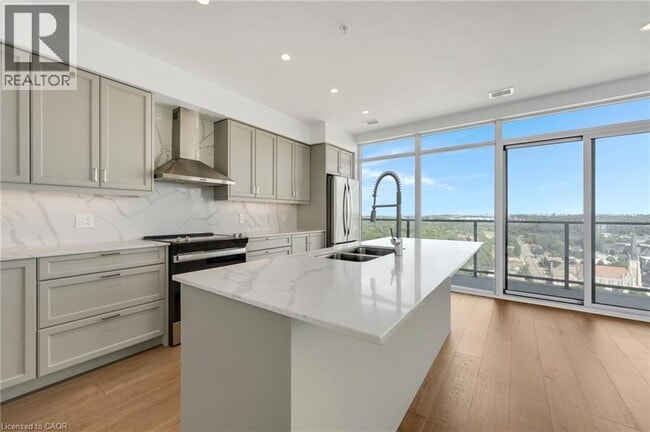 Building Photo - 15 Glebe St
