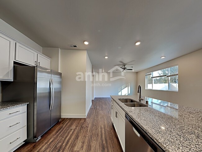 Building Photo - 1708 194th St E