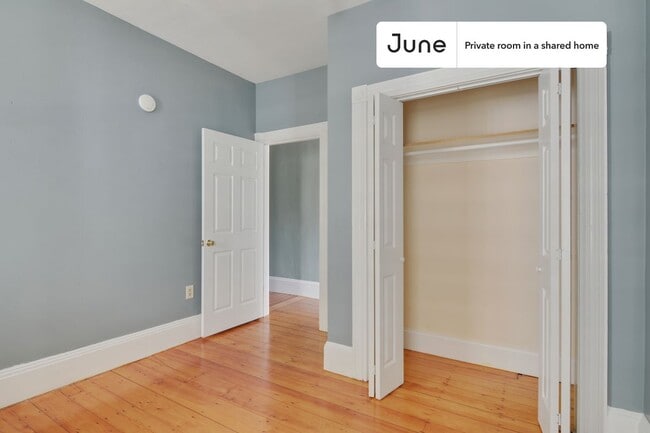 Building Photo - Room in Shared 4 bed/1 bath home in Polish Triangle