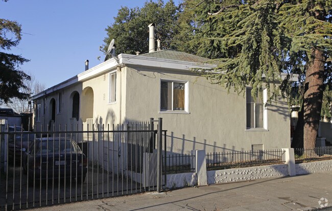 Building Photo - 3759 Brookdale Ave