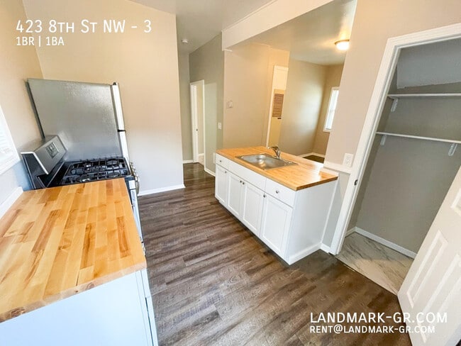 Building Photo - 423 8th St NW