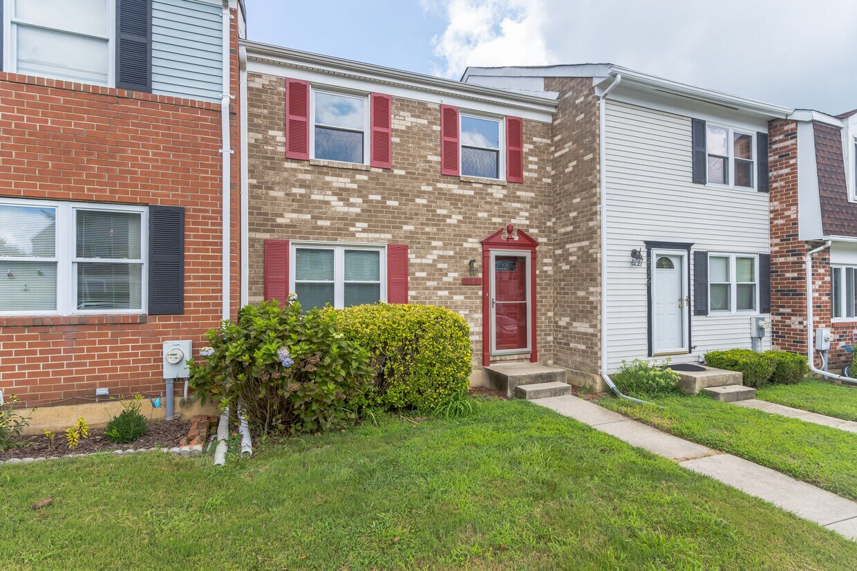 2054 Forest Hill Ln, Crofton, MD 21114 Townhome Rentals in Crofton MD