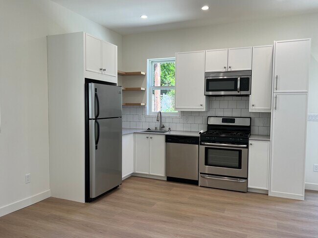 Building Photo - 1319 S Orange Dr