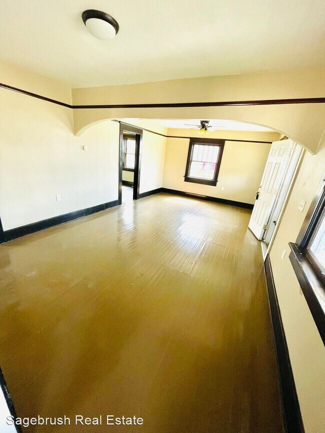 Foto del edificio - 2 br, 1 bath House - 412 W 7TH St.