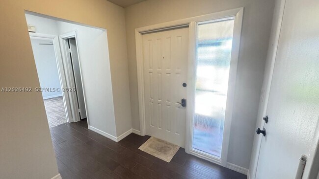Foto del edificio - 2736 Carnation Ct