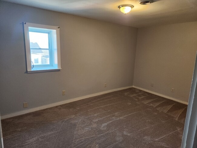 Main bedroom - 111 Verbeke St