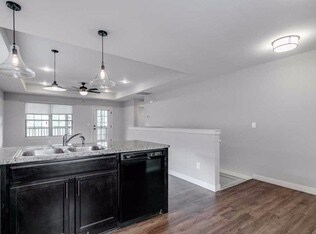 Foto del edificio - All Brick 4 bedroom 3 Bathroom Patio Home ...