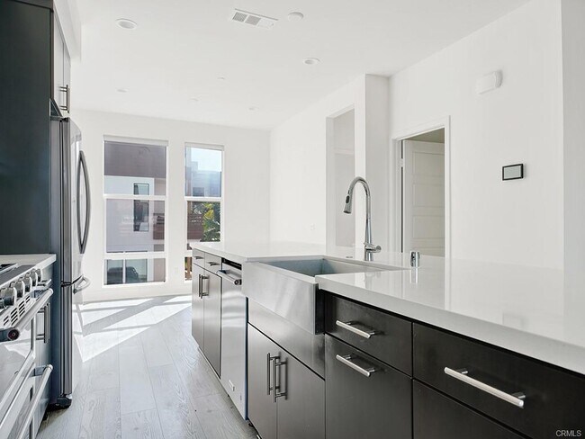 Foto del edificio - 683 W 17th St