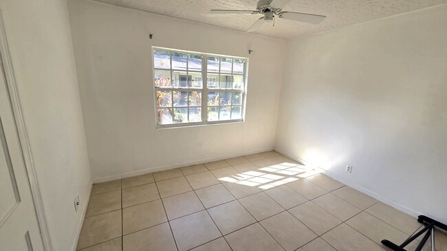 Building Photo - 212 E Drury Ave