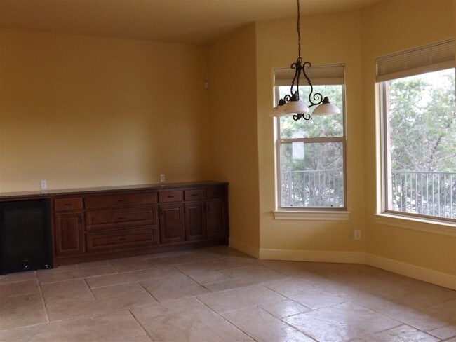 Foto del edificio - 22000 Briarcliff Dr