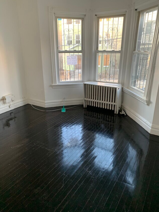 Primary Photo - 108 Maple St