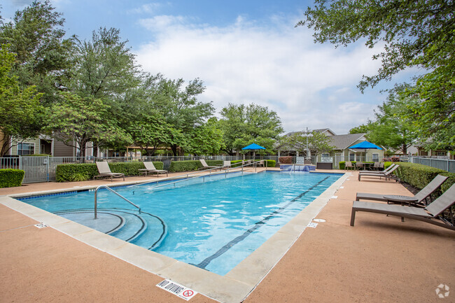 Piscina - Mariposa at River Bend 55+ Apartment Homes