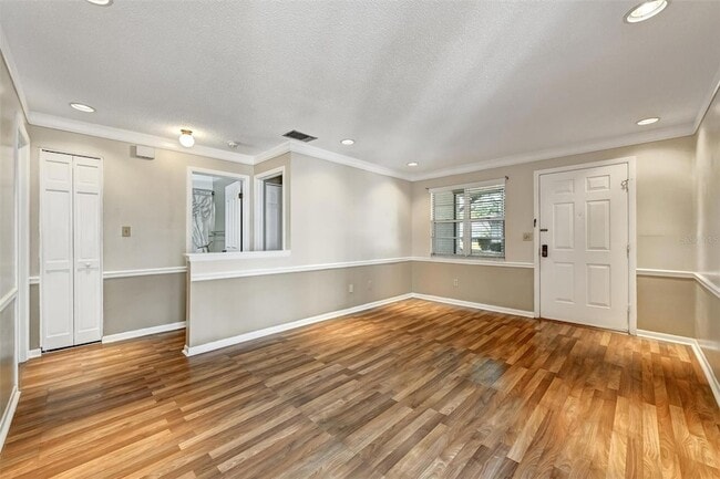 Foto del edificio - 2833 Orange Tree Cir N