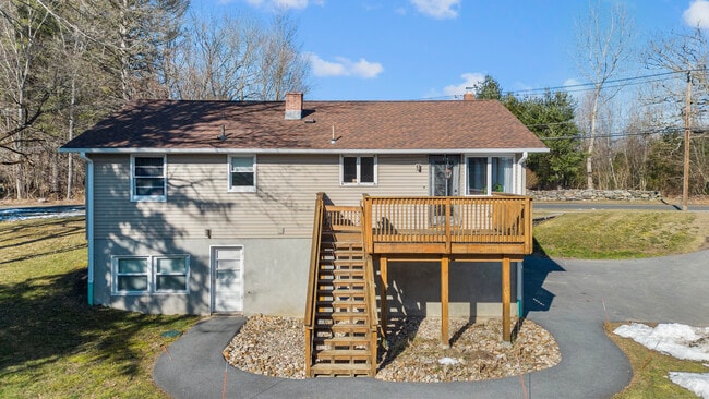 Building Photo - 895 Matthews St