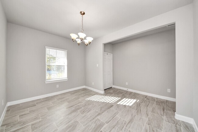 Foto del edificio - 4414 Silvergrass Ln