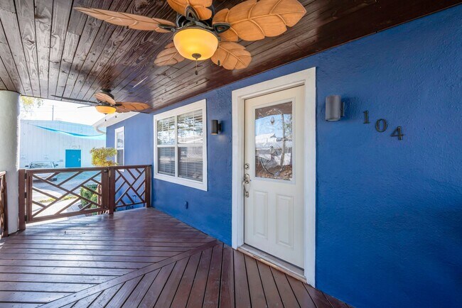 Foto del edificio - Charming & Deceptively Spacious 4BR Home in South Seminole Heights – Fully Renovated!