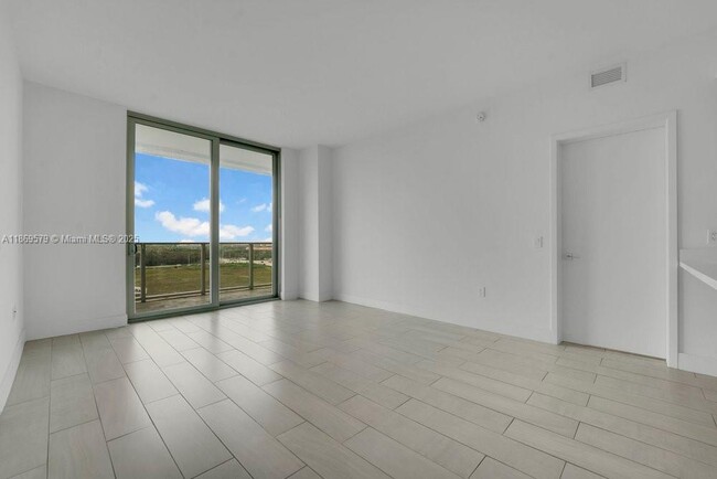 Foto del edificio - 2000 Metropica Wy