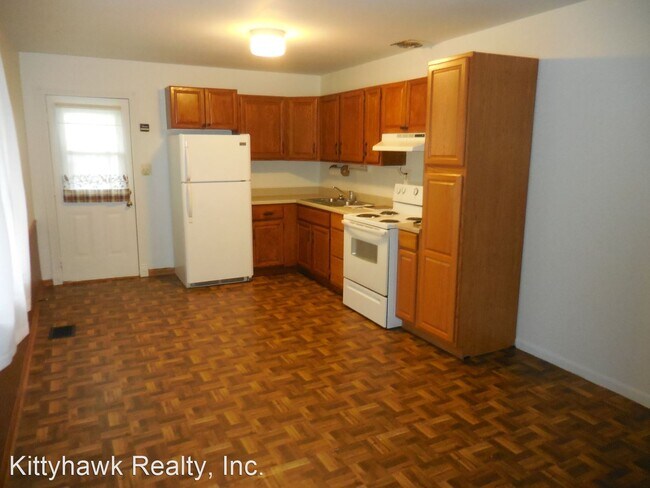 Building Photo - 3 br, 1 bath House - 1670 Kylemore Drive