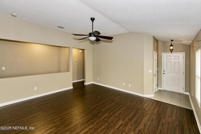 Foto del edificio - 251 Candlebark Dr