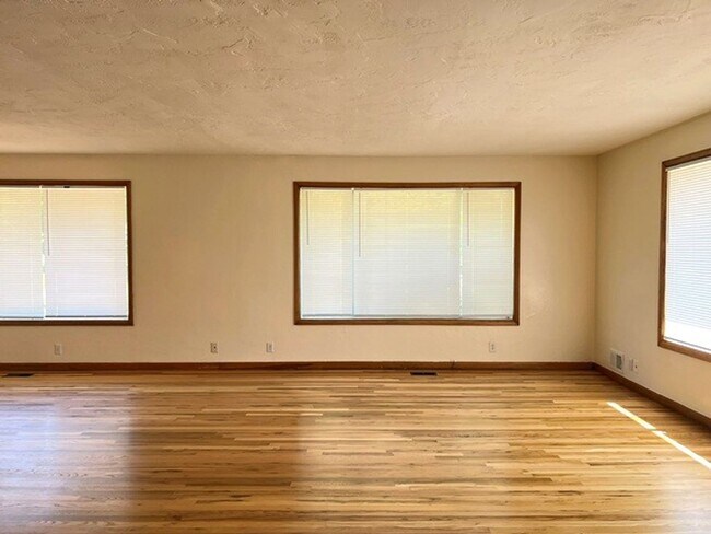 Foto del edificio - 720 Orchard Heights Rd NW