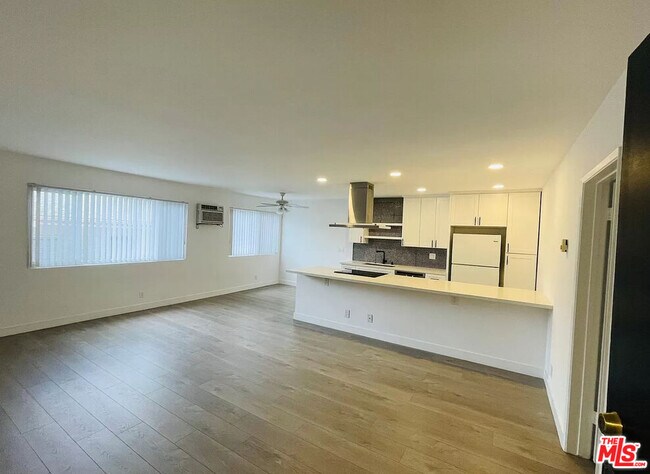 Foto del edificio - 1009 N Edinburgh Ave