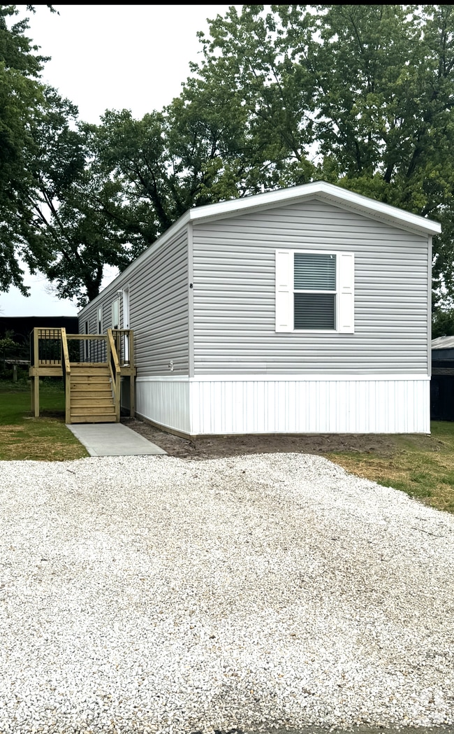 Building Photo - 8 Fox Haven Dr