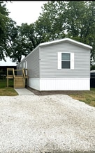 Building Photo - 8 Fox Haven Dr