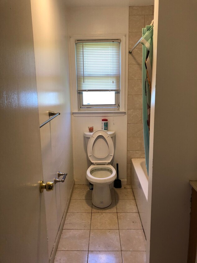 Building Photo - 19 Hidden Hollow Ct