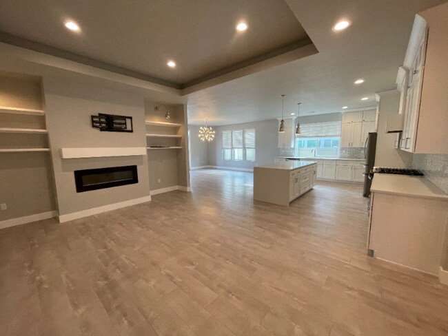 Building Photo - 254 N Figwood Ct
