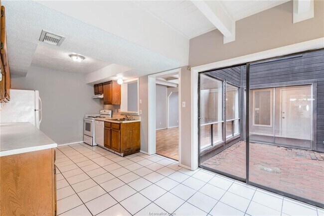 Building Photo - 1532 Wolf Run