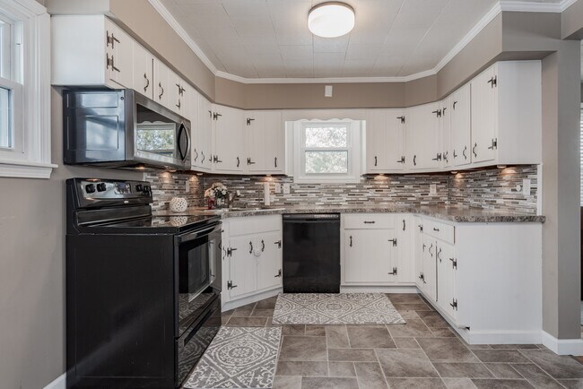 Remodeled kitchen - 1003 McGregor St
