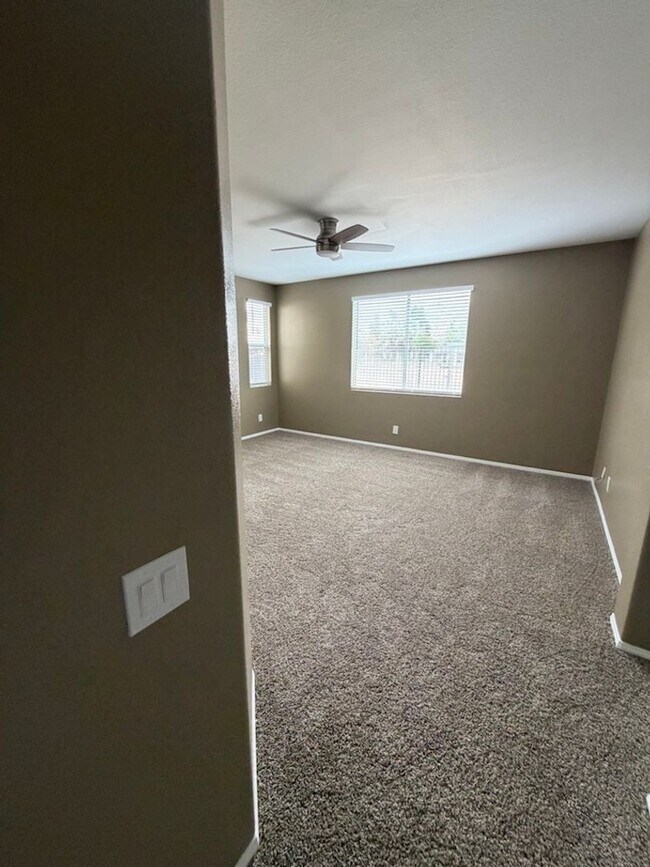 Foto del edificio - Beautiful Renovated Home Ready for move in!