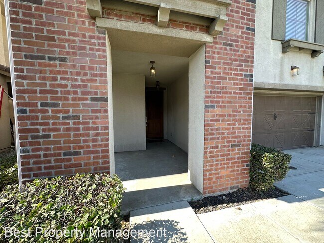 Building Photo - 3 br, 2.5 bath House - 16757 Victorian Trail