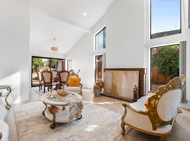 Building Photo - 13 Heather Hill Ln