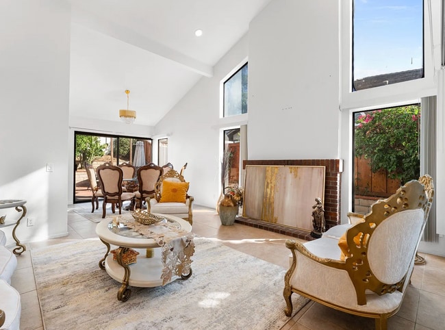 Foto del edificio - 13 Heather Hill Ln