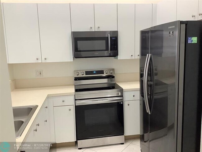 Foto del edificio - 277 Coral Trace Ct