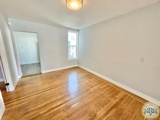 Building Photo - Charming 2BR|2BA in the Heart of Richmond ...