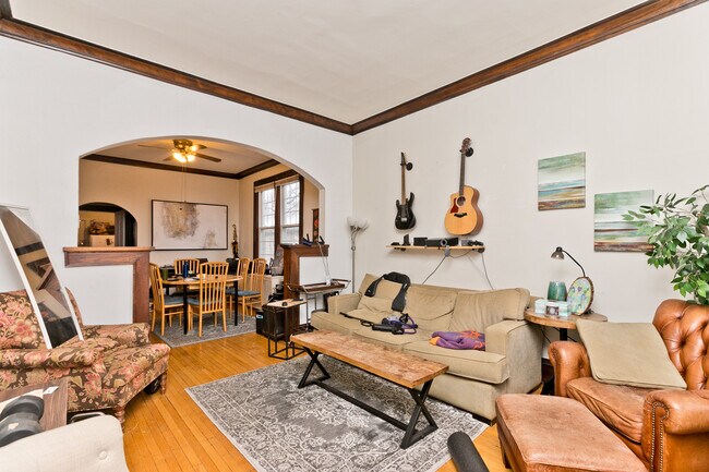 Foto del edificio - 1541 W Barry Ave