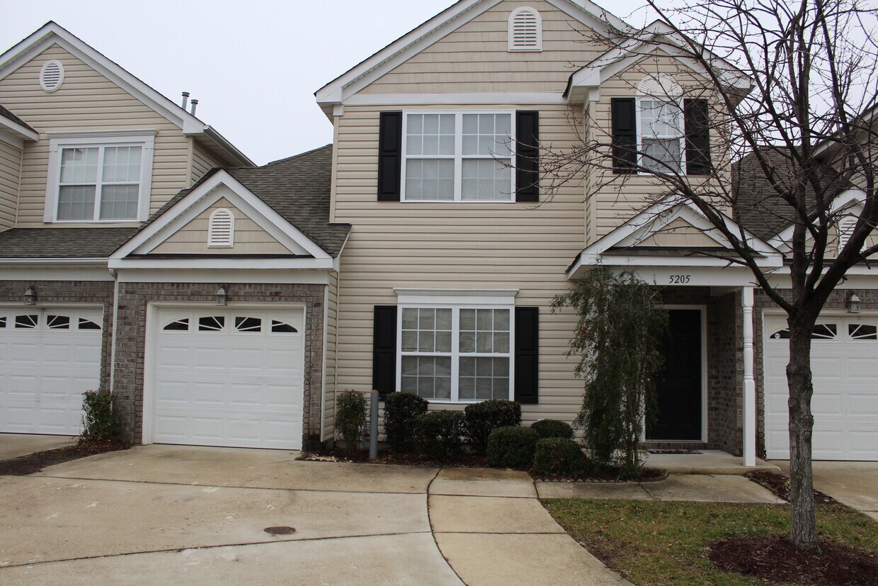 Foto principal - Beautiful 2 bed/2.5 bath condo in Witchduc...
