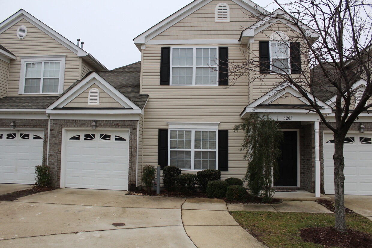 Primary Photo - Beautiful 2 bed/2.5 bath condo in Witchduc...