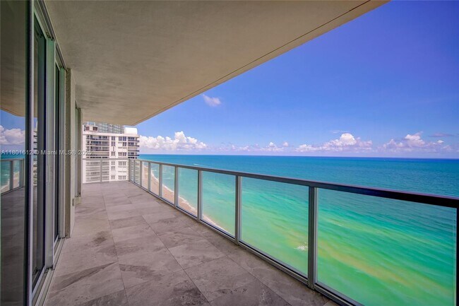 Foto del edificio - 16699 Collins Ave
