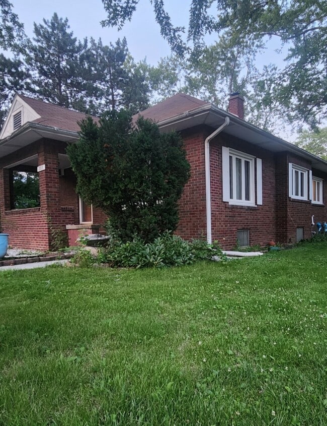 Building Photo - 285 Old Gary Ave