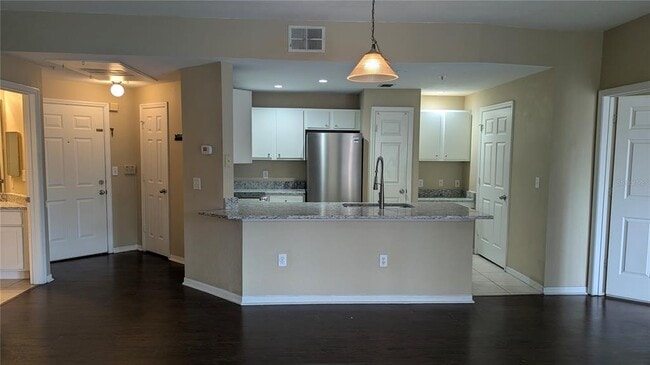 Building Photo - 2000 Erving Cir