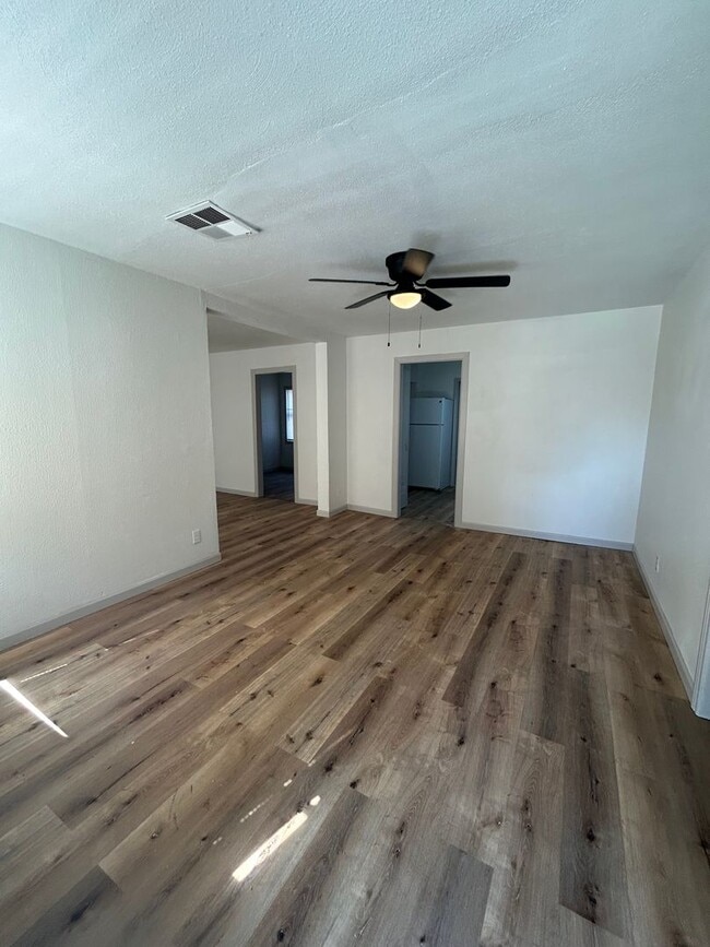 Foto del edificio - 1529 NW Smith Ave
