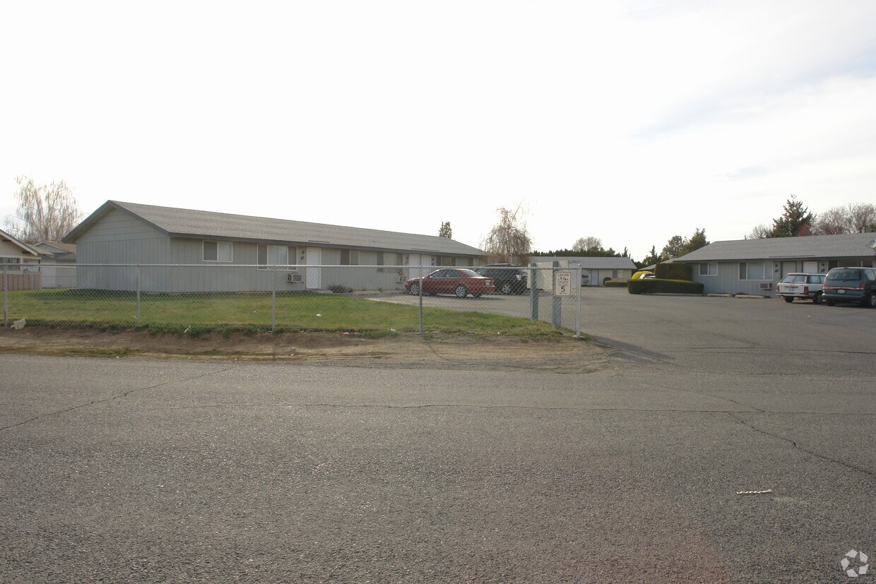 Building Photo - 1704 S 12th Ave