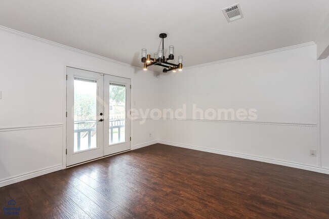 Foto del edificio - Updated 3BR Sherwood Home with Huge Fenced Yard